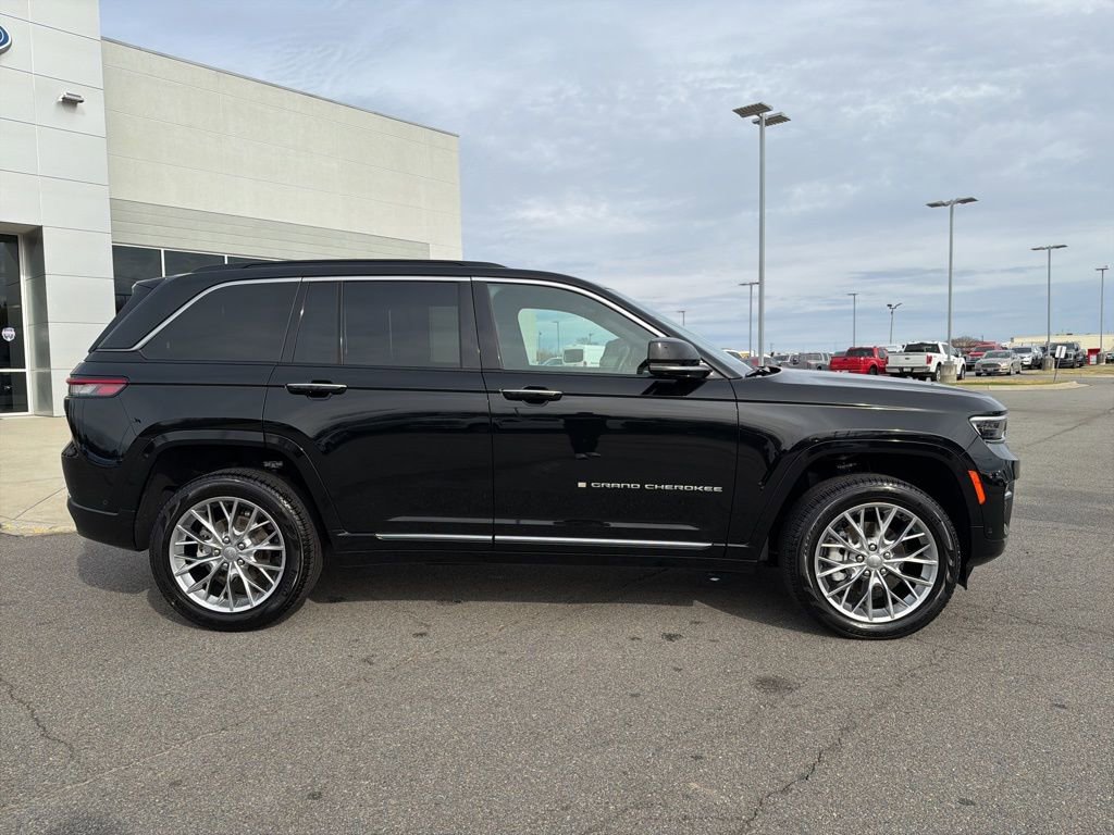 Used 2025 Jeep Grand Cherokee Summit image 2
