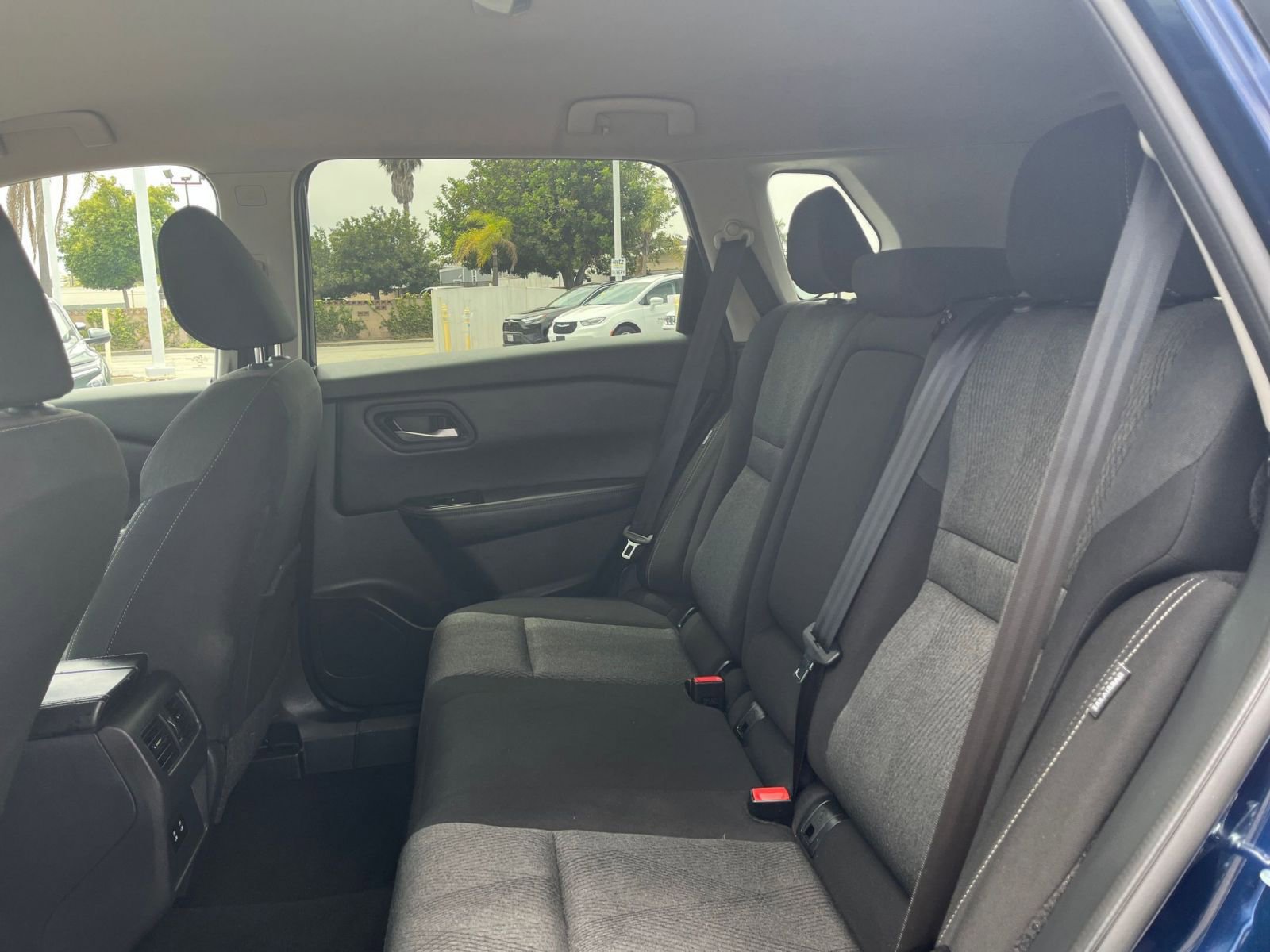 Used 2025 Nissan Rogue SV FWD image 28