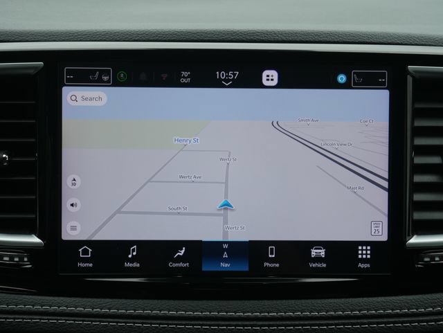 Used 2025 Chrysler Pacifica Limited w/ Trailer Tow Group FWD image 5