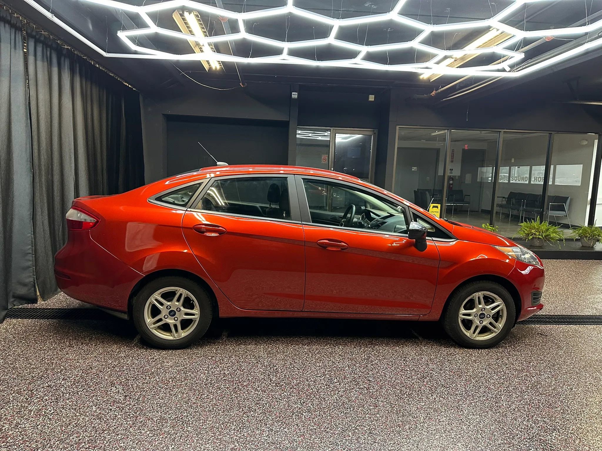 Used 2018 Ford Fiesta SE FWD image 8