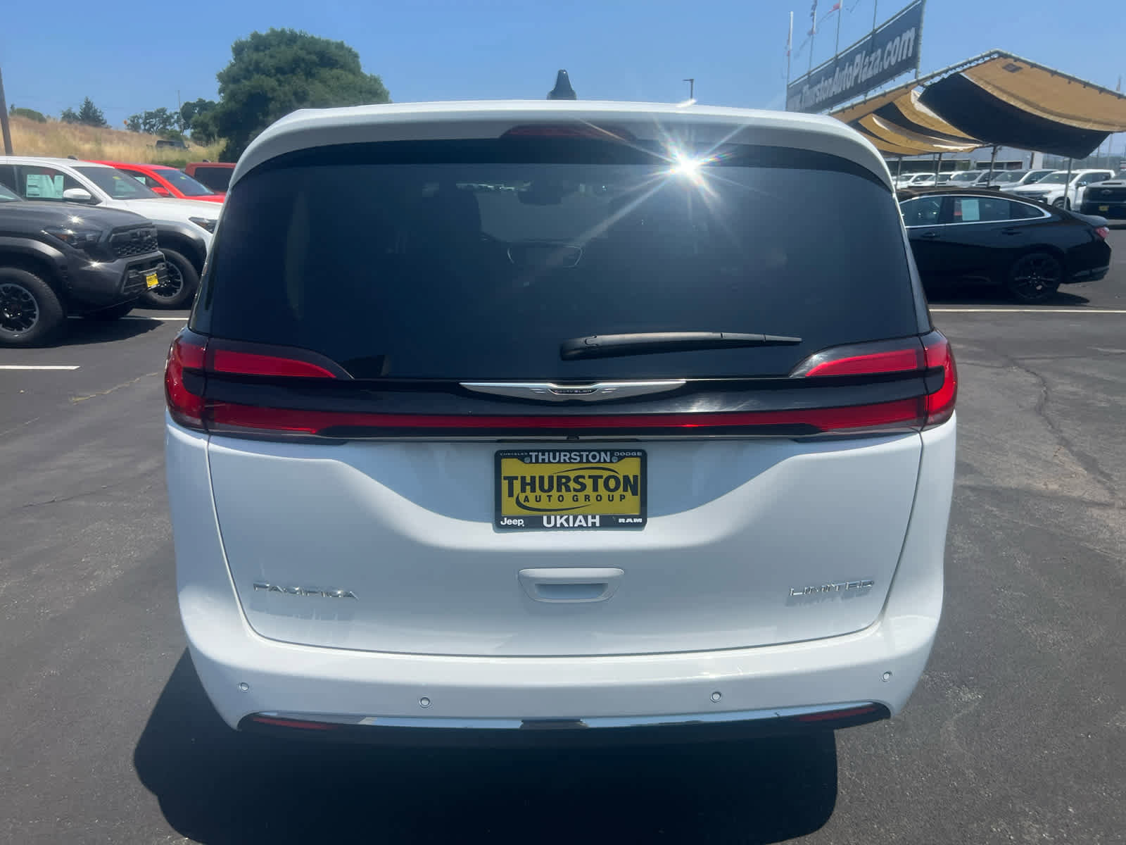 Used 2024 Chrysler Pacifica Limited image 9