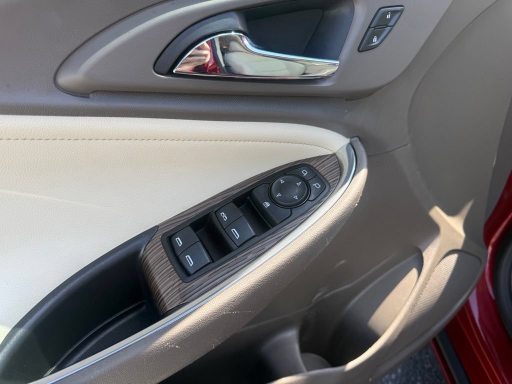 Used 2021 Chevrolet Malibu LT w/ Leather Package FWD image 17
