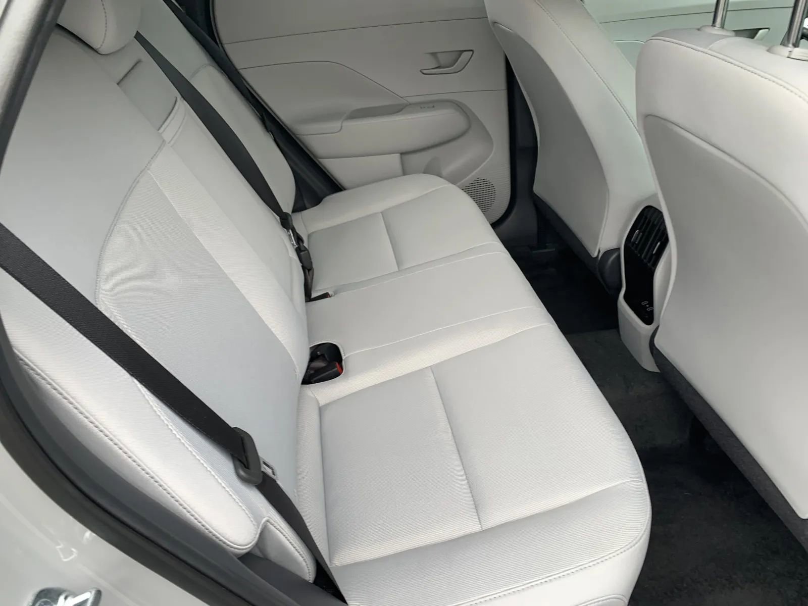 Used 2025 Hyundai Kona SEL image 30