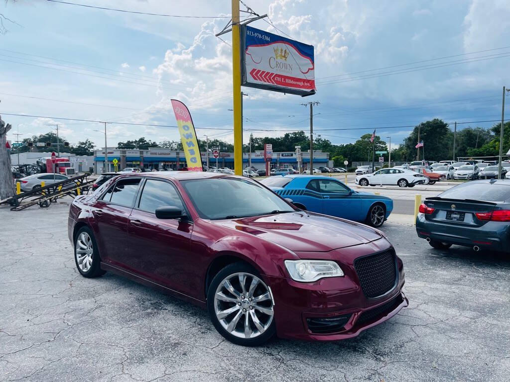 Used 2019 Chrysler 300 Touring w/ Chrome Appearance Package RWD image 3
