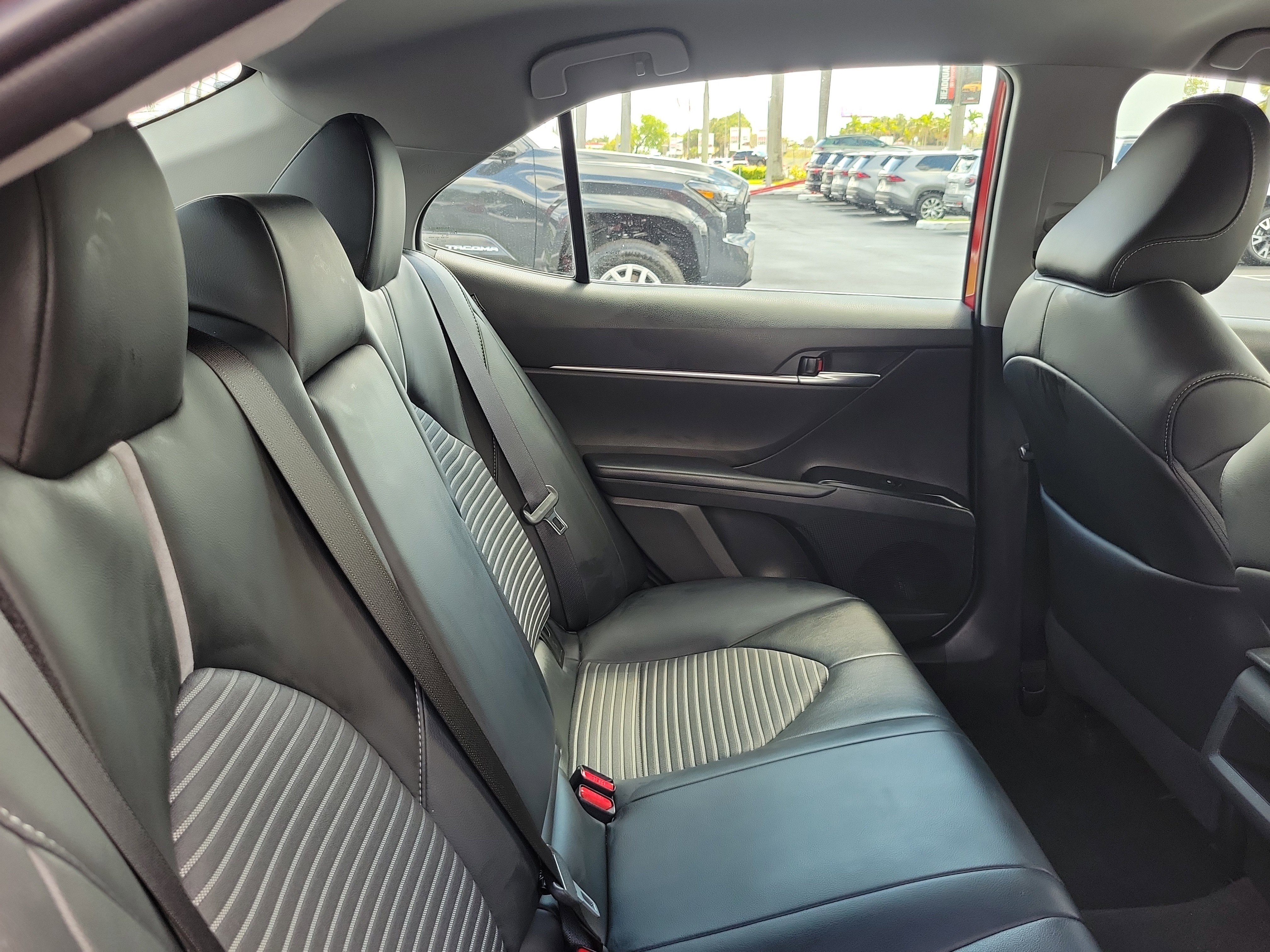 Used 2020 Toyota Camry SE FWD image 15
