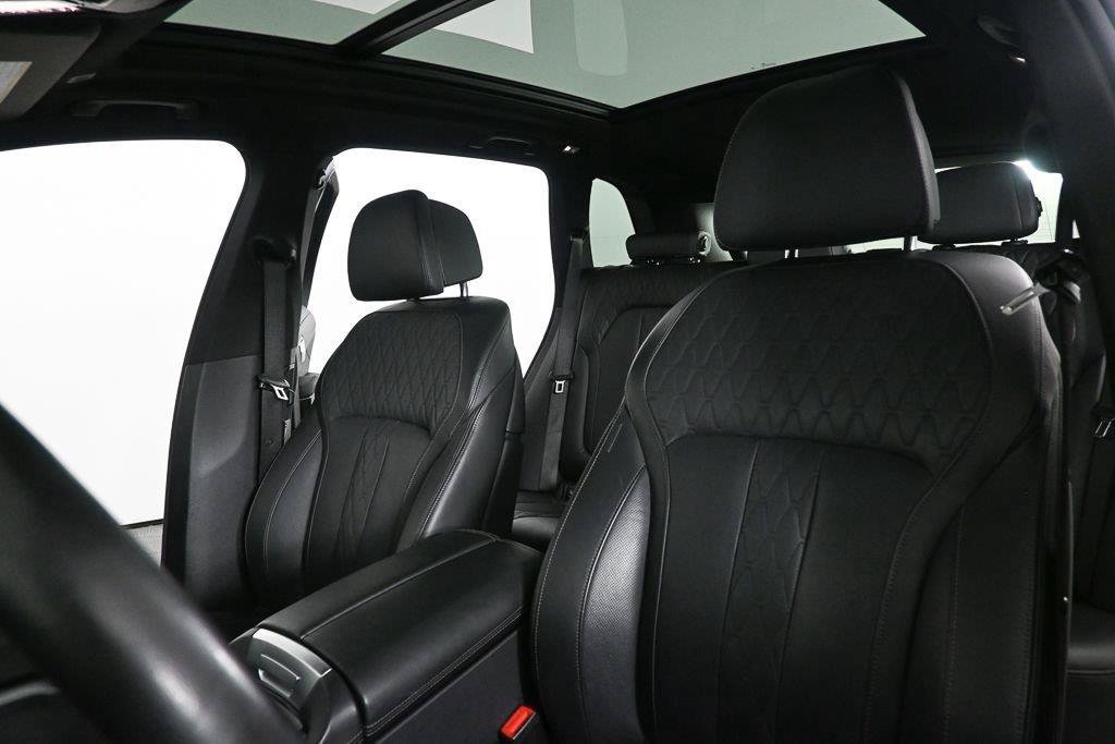 Used 2025 BMW X5 xDrive50e AWD/4WD image 2