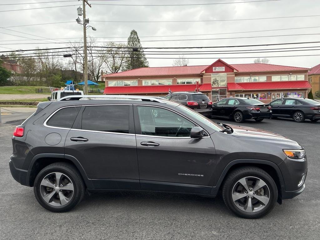 Used 2019 Jeep Cherokee Limited AWD/4WD image 7