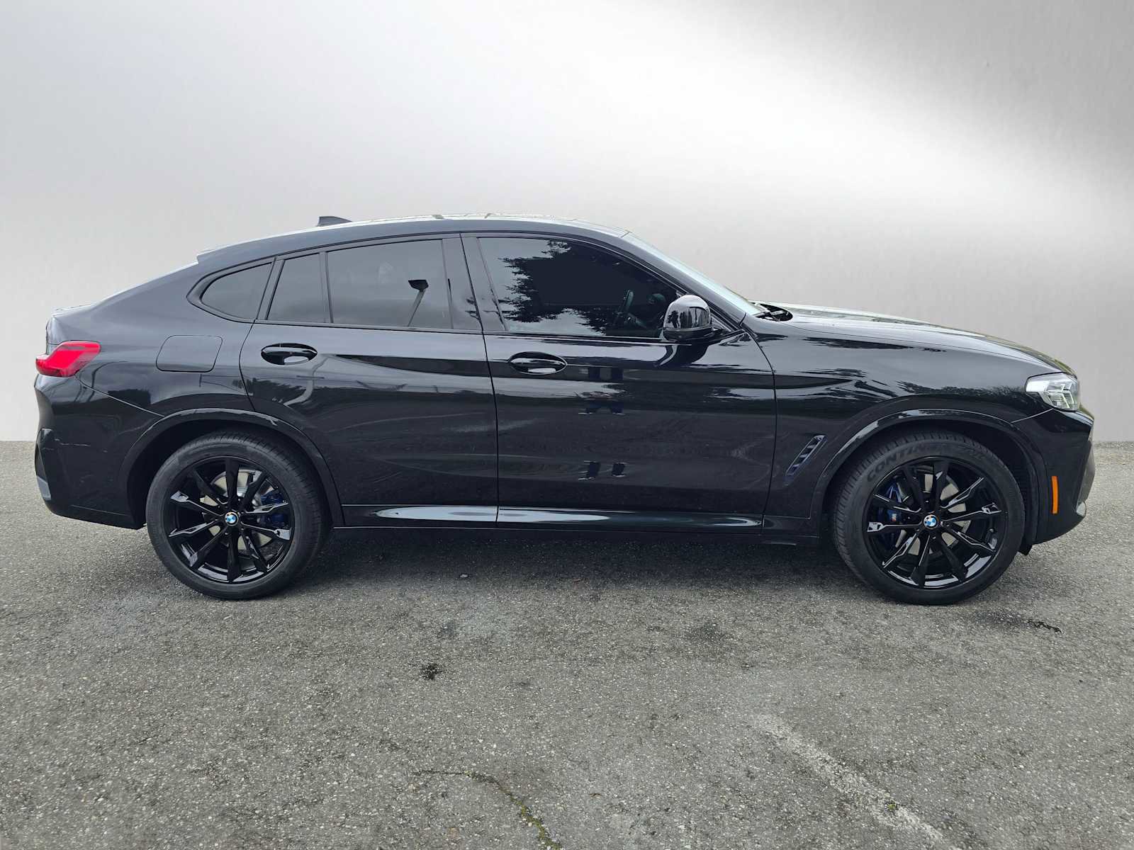 Used 2022 BMW X4 M40i w/ Premium Package image 2