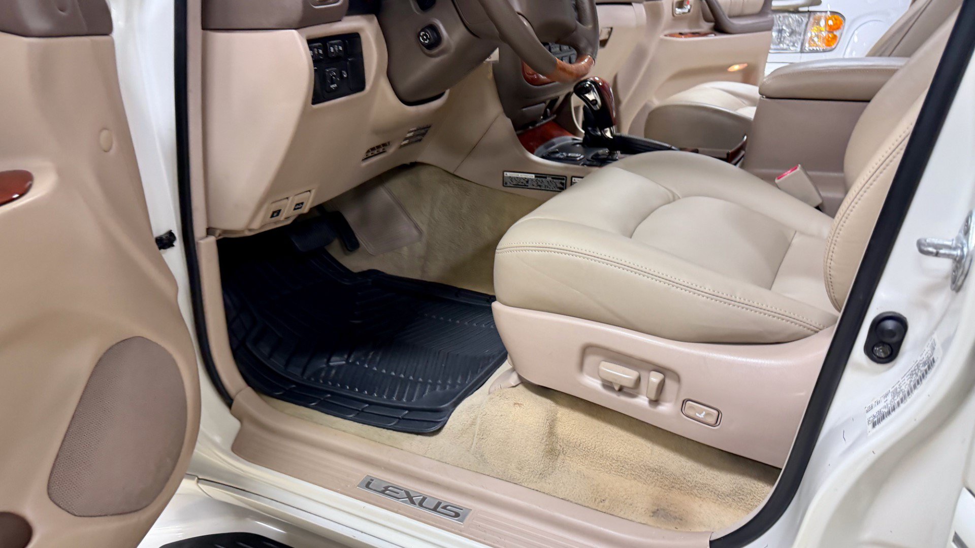 Used 2000 Lexus LX 470 4WD image 24