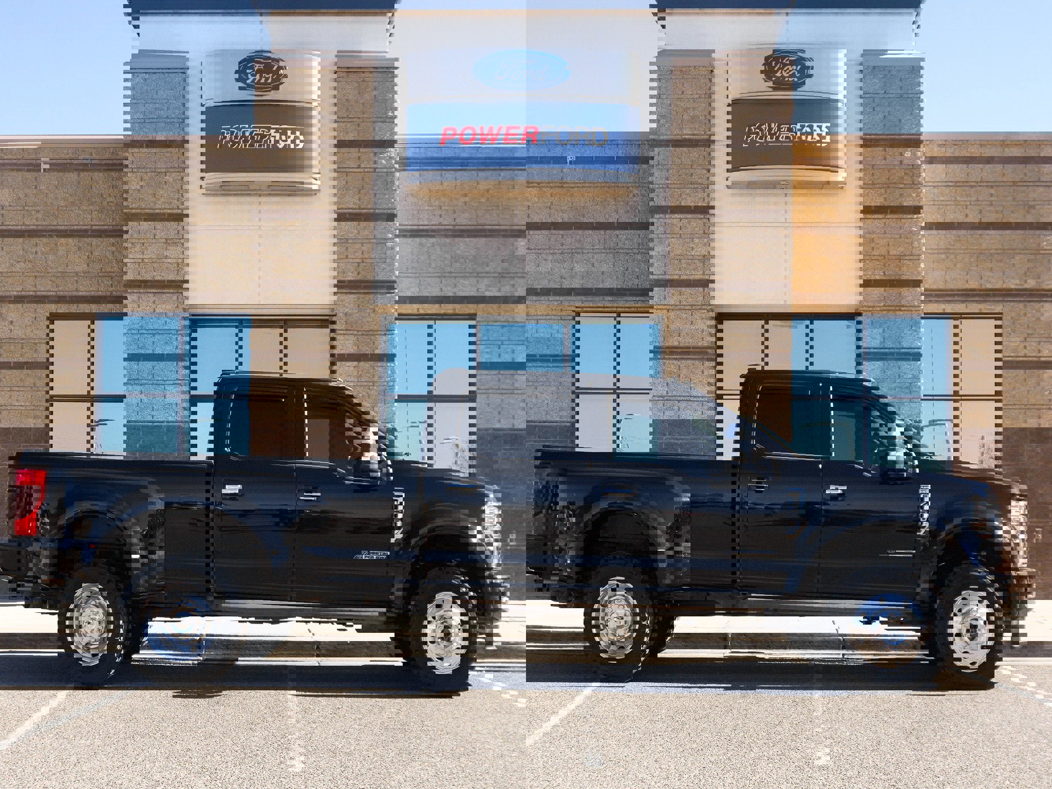 Used 2020 Ford F450 Platinum w/ FX4 Off-Road Package image 4