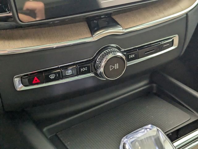 New 2026 Volvo XC60 T8 Core image 22