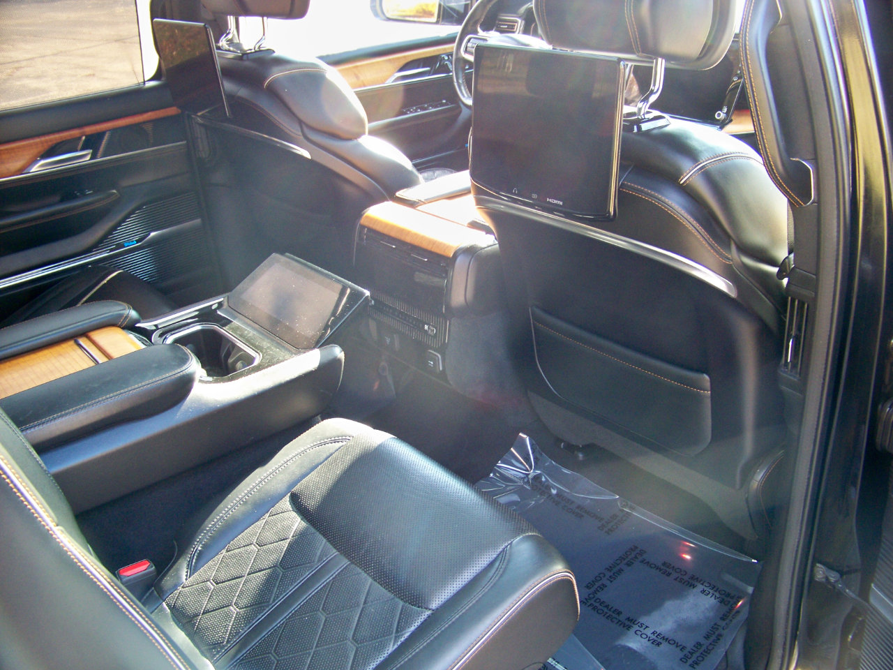 Used 2022 Jeep Grand Wagoneer Series III w/ Rear Seat Video Group 1 image 38