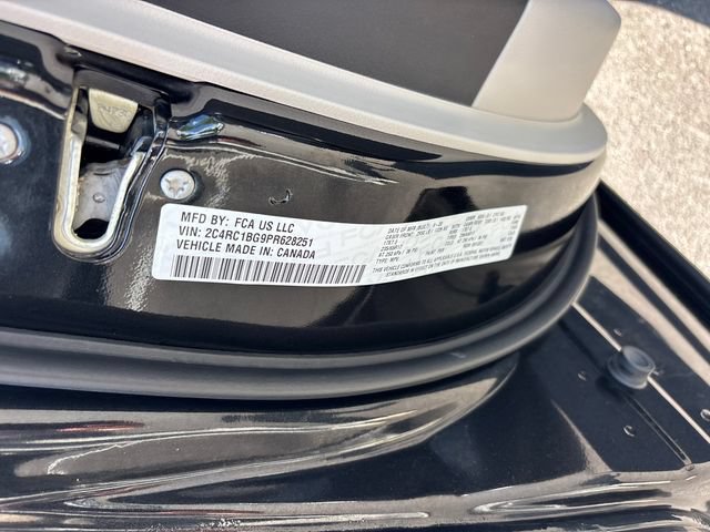 Used 2023 Chrysler Pacifica Touring-L FWD image 35