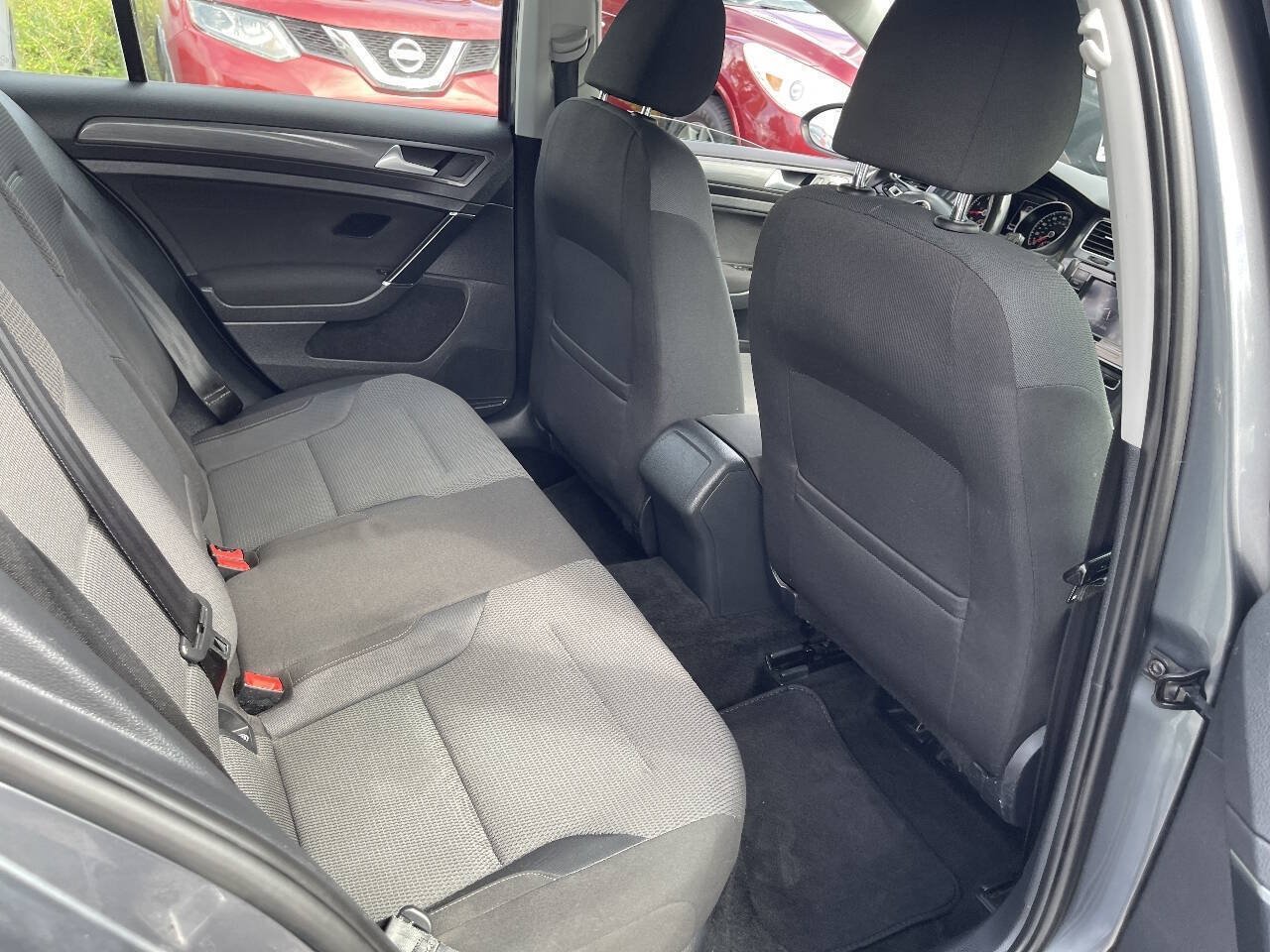 Used 2018 Volkswagen Golf S FWD image 23
