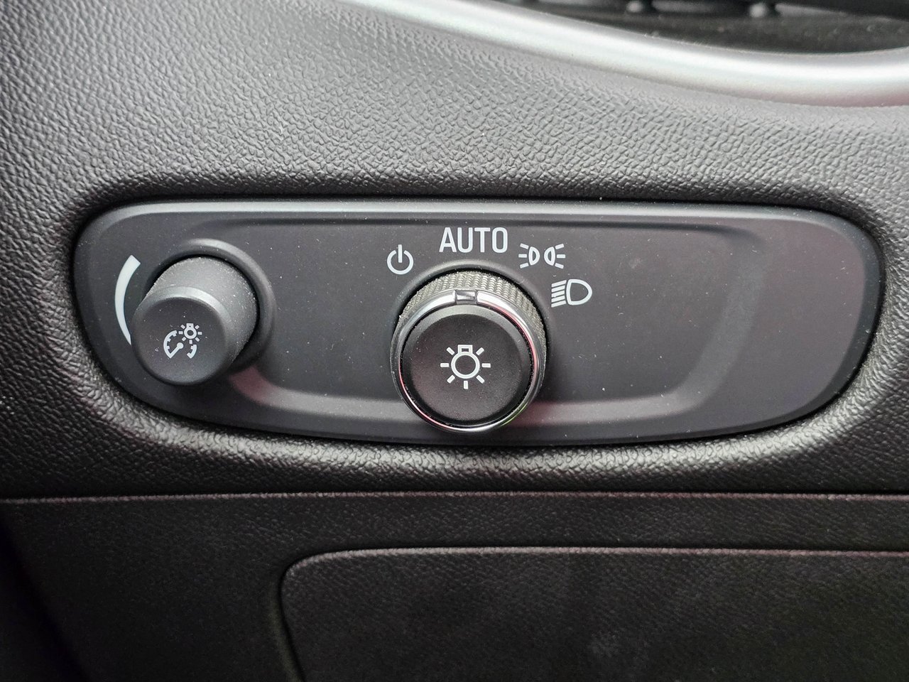 Used 2025 Chevrolet Malibu LT image 24