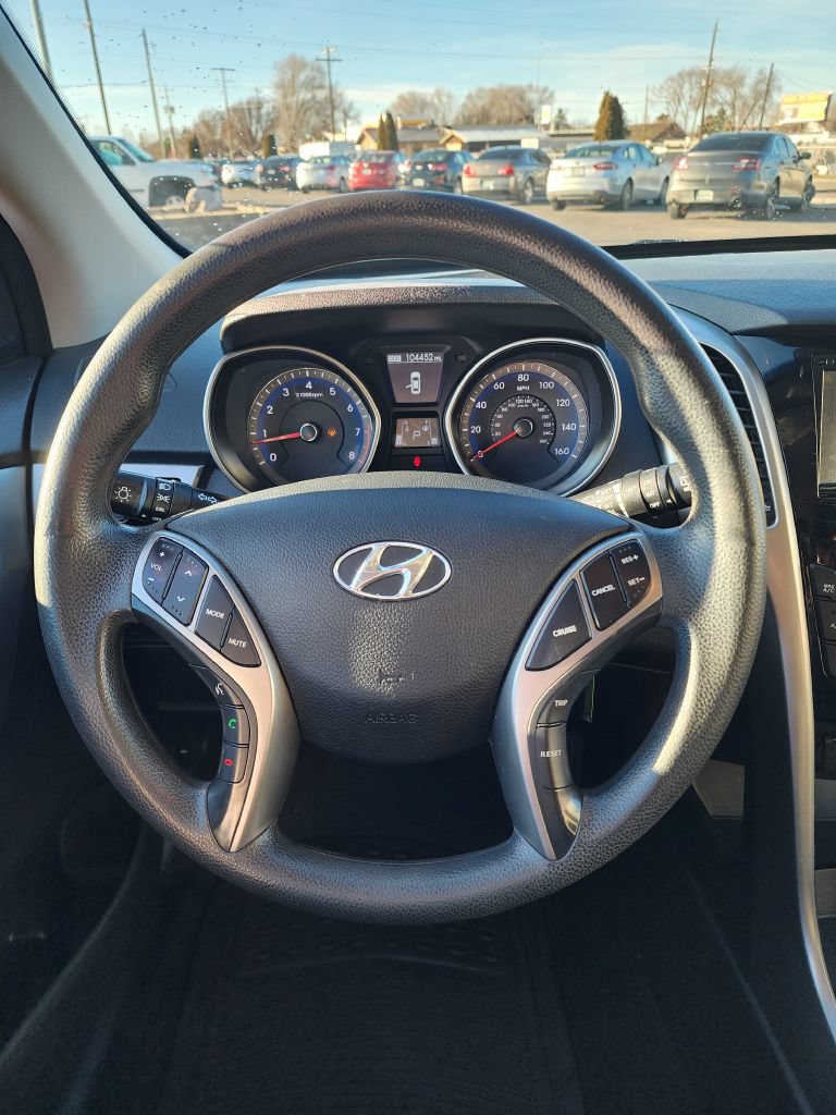 Used 2017 Hyundai Elantra GT FWD image 10