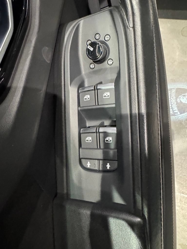 Used 2020 Lamborghini Urus AWD/4WD image 13