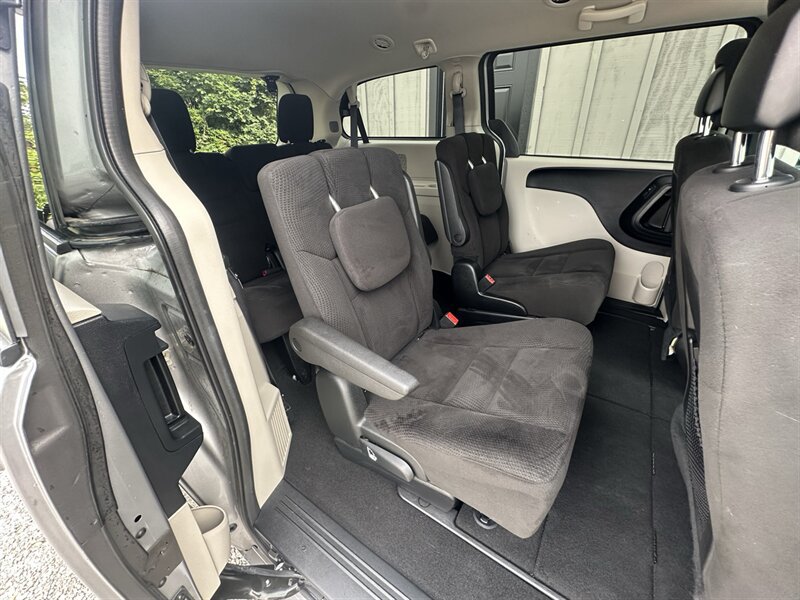 Used 2016 Dodge Grand Caravan SE w/ Quick Order Package 29E SE FWD image 13