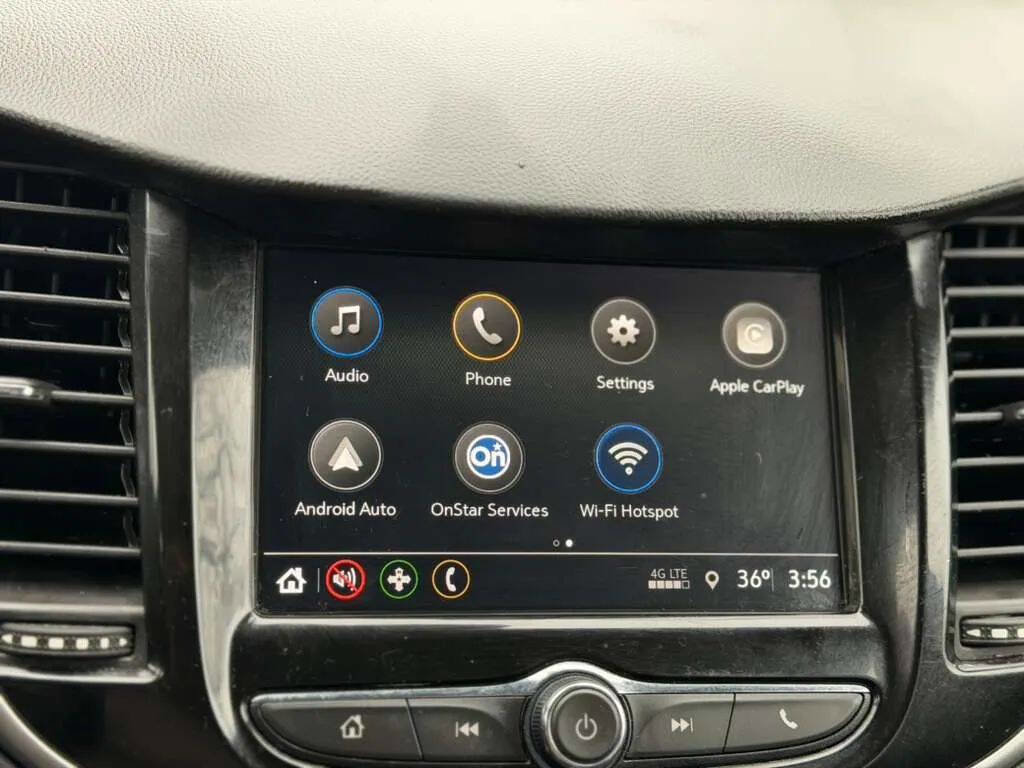 Used 2018 Chevrolet Trax LT w/ LT Convenience Package image 16