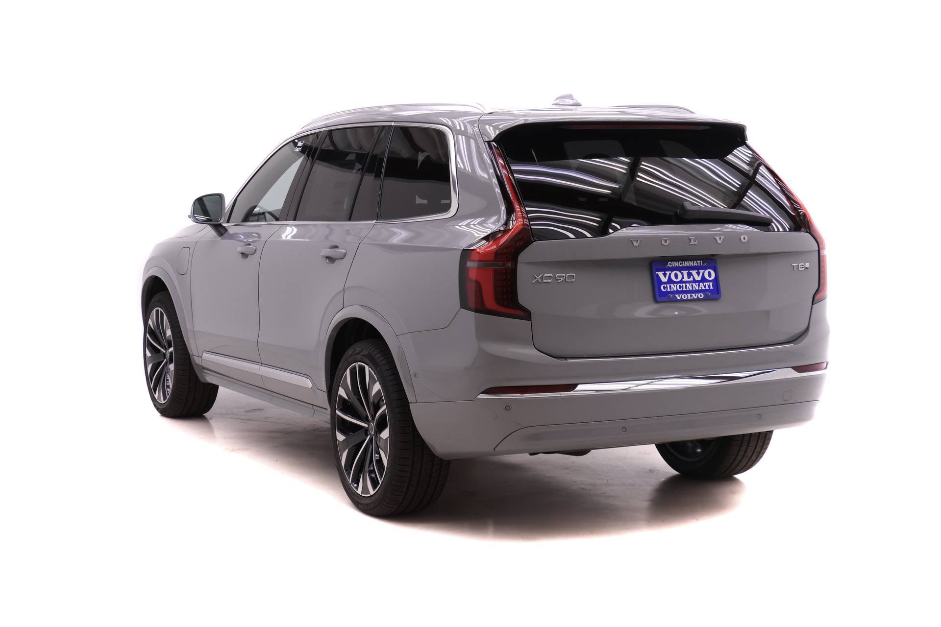 New 2026 Volvo XC90 T8 Plus w/ Protection Package Premier AWD/4WD image 4