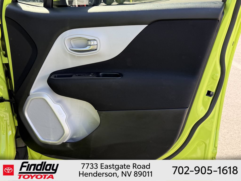 Used 2018 Jeep Renegade Latitude AWD/4WD image 16