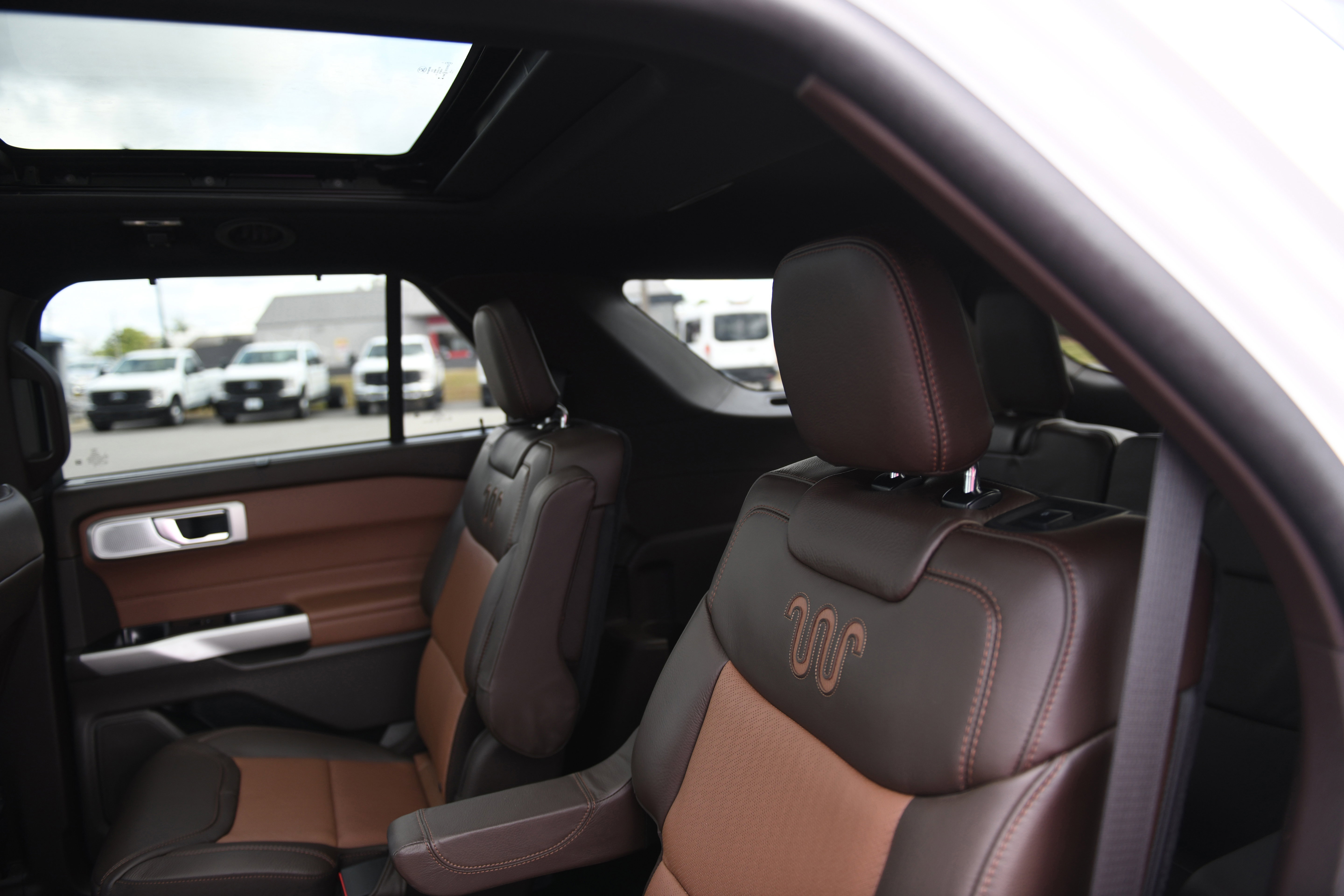 Used 2024 Ford Explorer King Ranch w/ Technology Package image 17