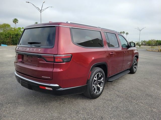 Used 2023 Jeep Wagoneer L Series III w/ Preferred Equipment Group AWD/4WD image 5