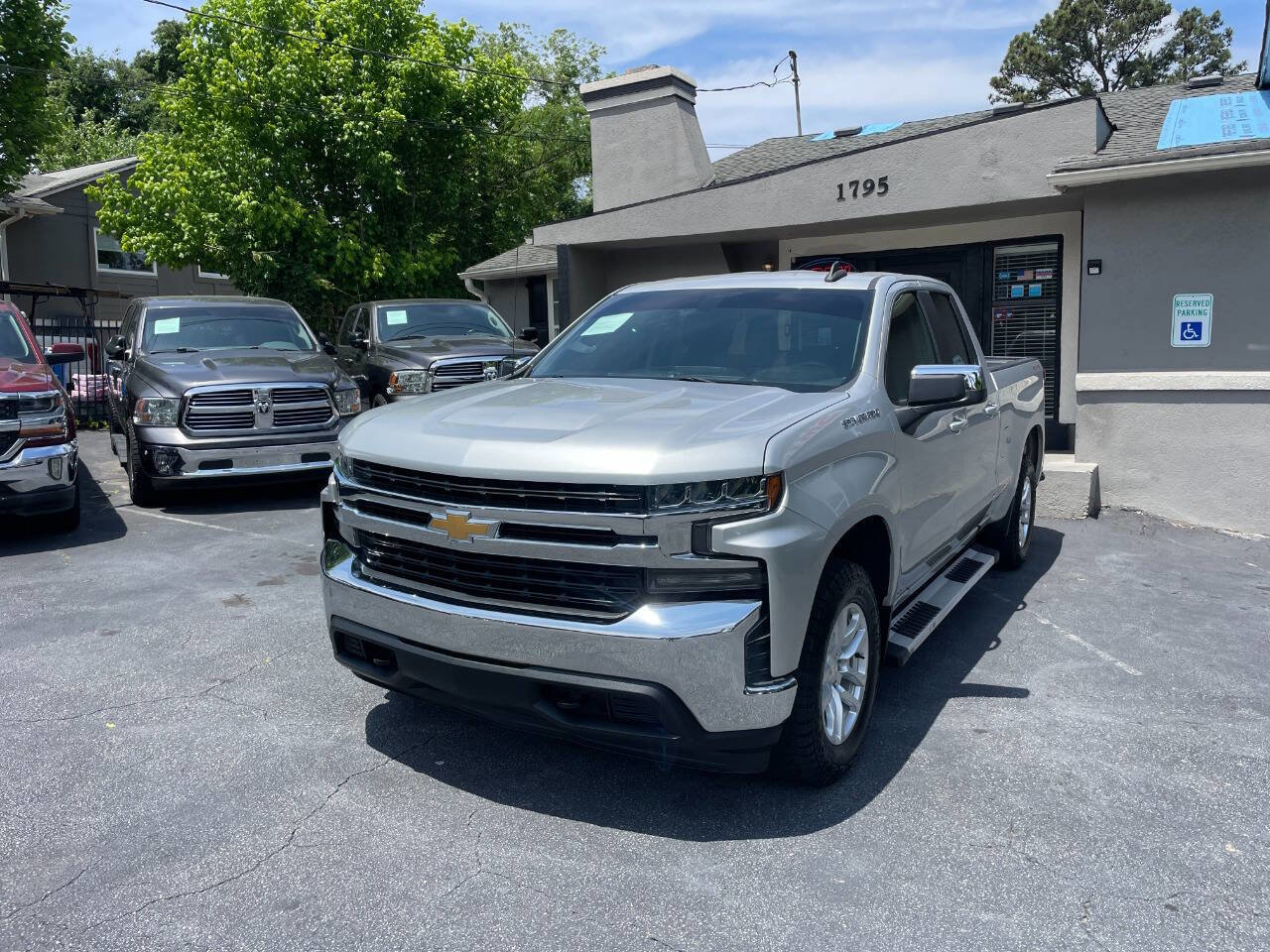 Used 2020 Chevrolet Silverado 1500 LT w/ Trailering Package AWD/4WD image 2