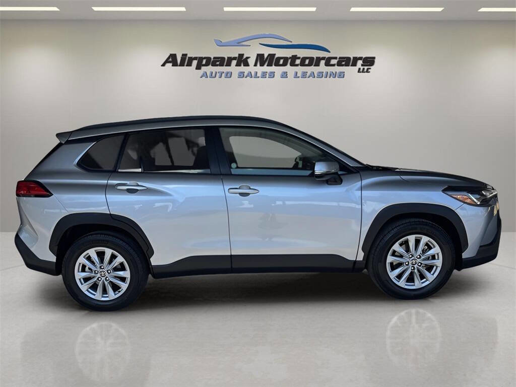 Used 2023 Toyota Corolla Cross LE image 6