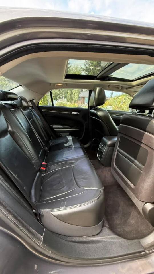 Used 2016 Chrysler 300 Limited RWD image 7