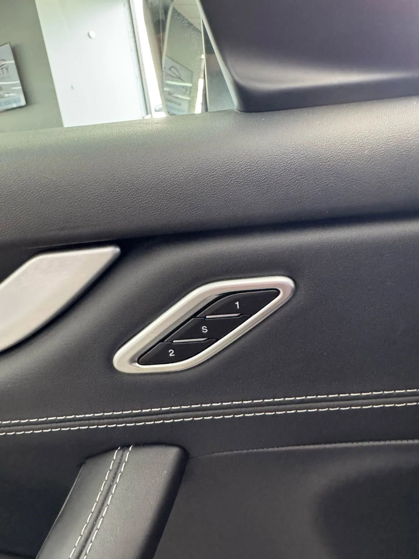 Used 2017 Maserati Levante w/ Sport Package image 31