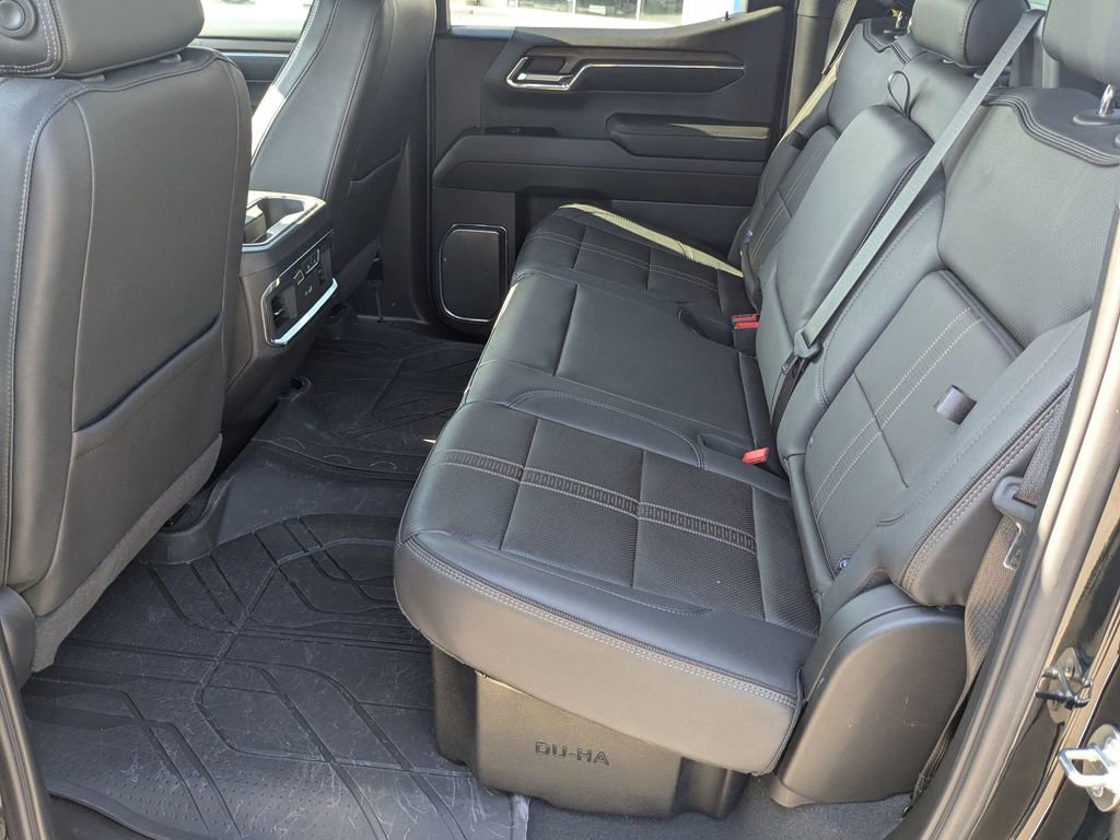 Used 2024 Chevrolet Silverado 1500 High Country w/ Technology Package AWD/4WD image 34