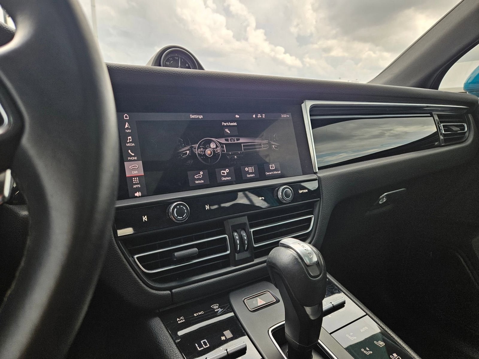 Used 2023 Porsche Macan AWD/4WD image 18