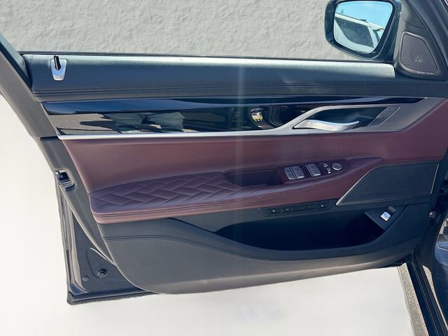 Used 2022 BMW 750i xDrive w/ Executive Package image 22