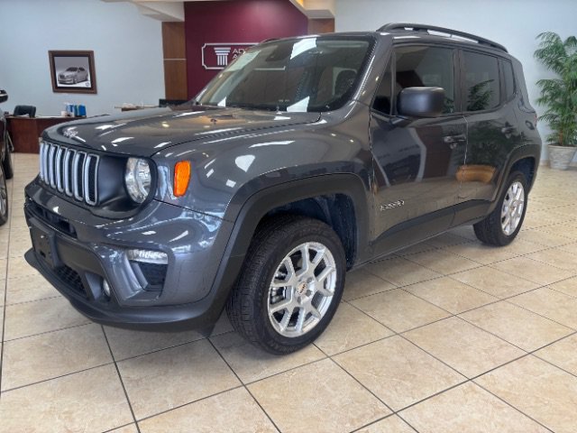 Used 2022 Jeep Renegade Latitude AWD/4WD image 5