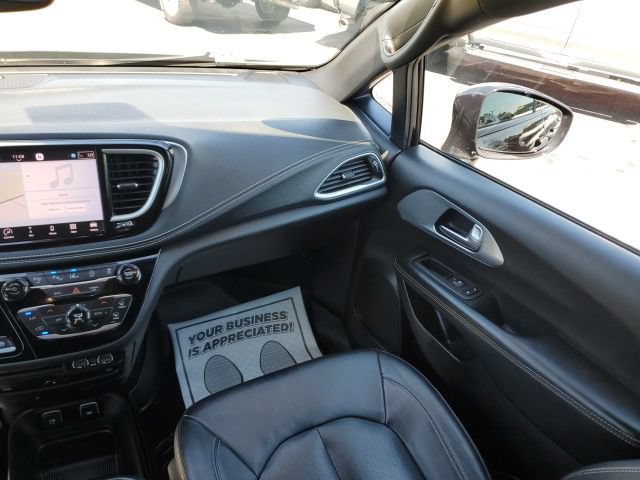 Used 2021 Chrysler Pacifica Touring-L w/ Uconnect Theater Family Group AWD/4WD image 17