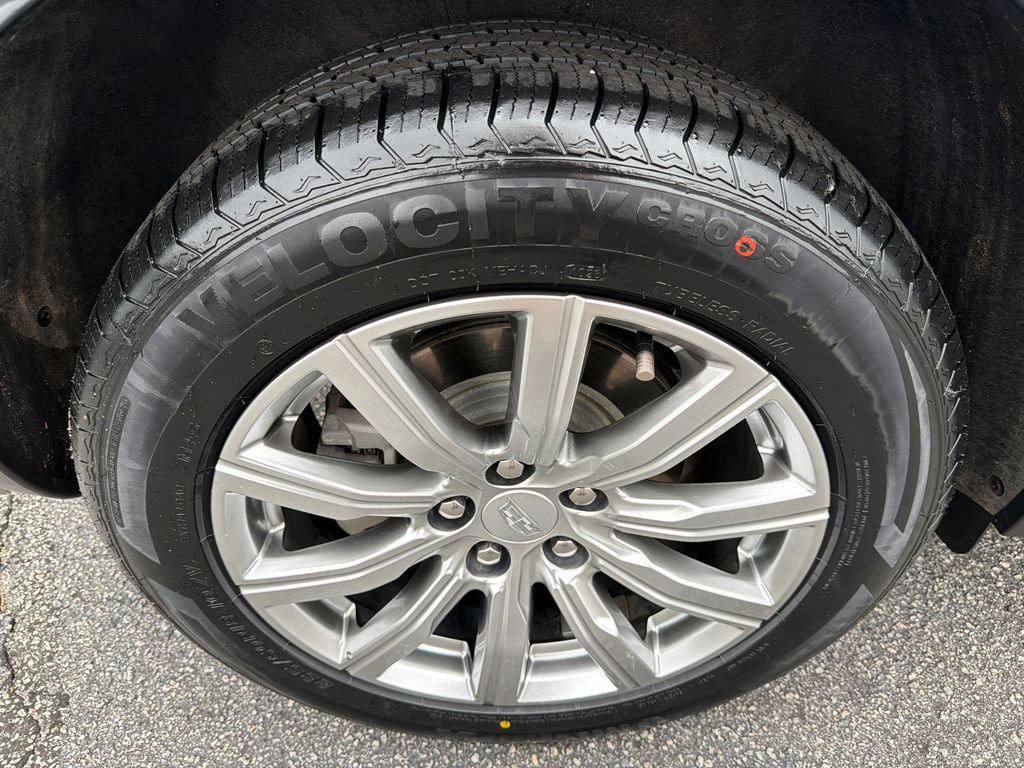 Used 2022 Cadillac XT4 Premium Luxury w/ Safety Alert Package FWD image 17