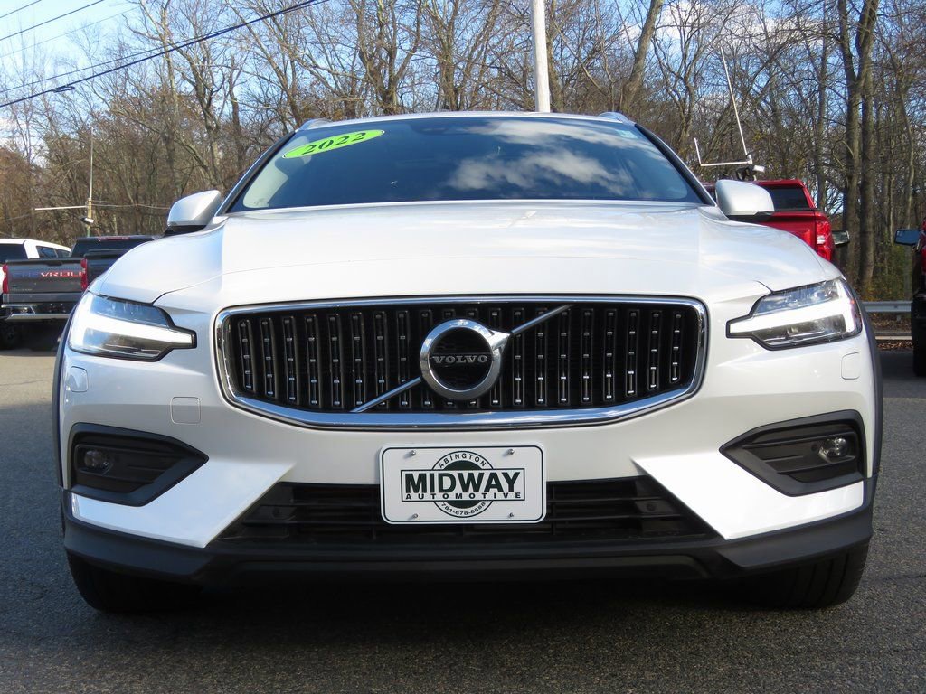 Used 2022 Volvo V60 T5 Cross Country w/ Climate Package image 3