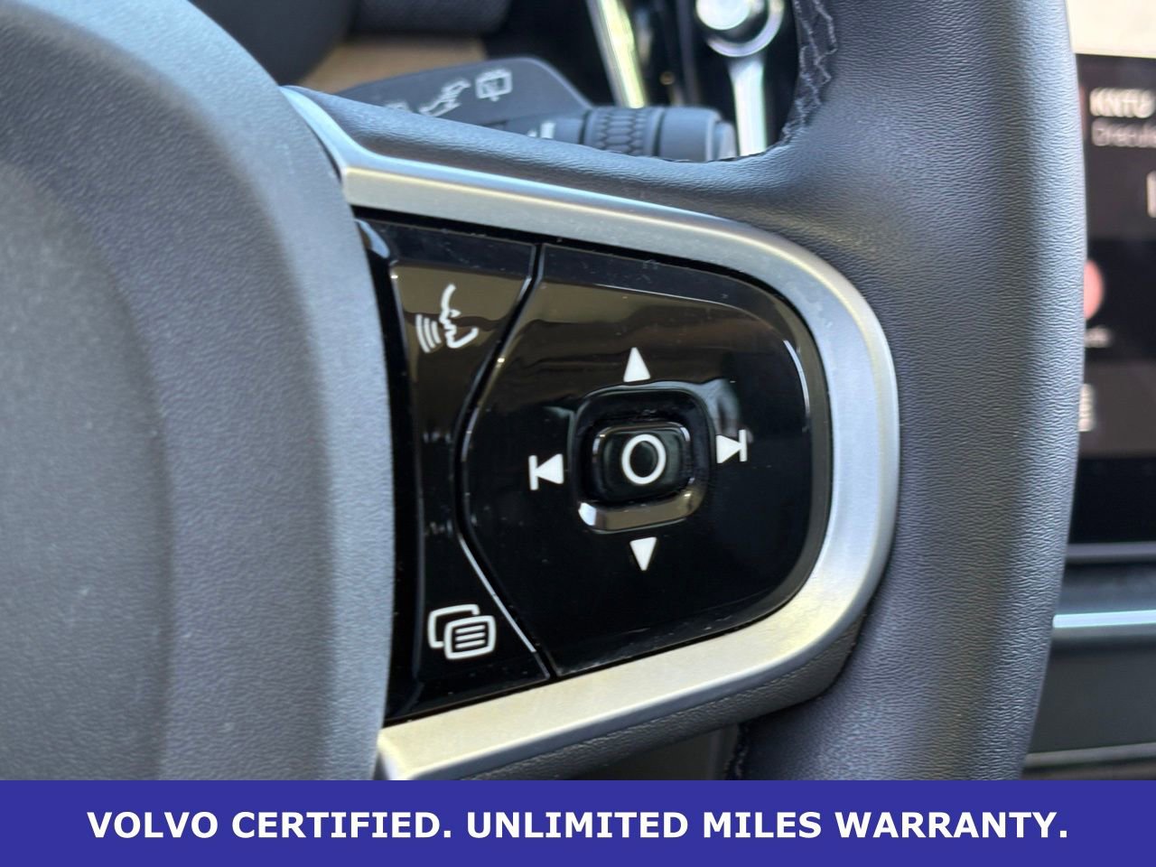 Certified 2025 Volvo XC90 B6 Plus image 19