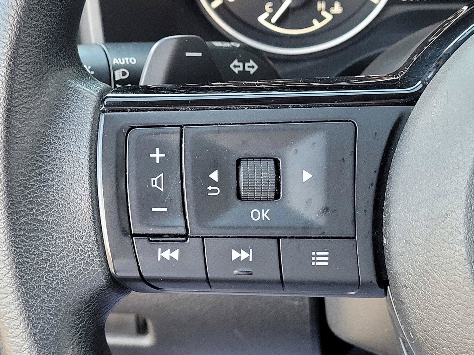 Used 2023 Nissan Rogue SV FWD image 29