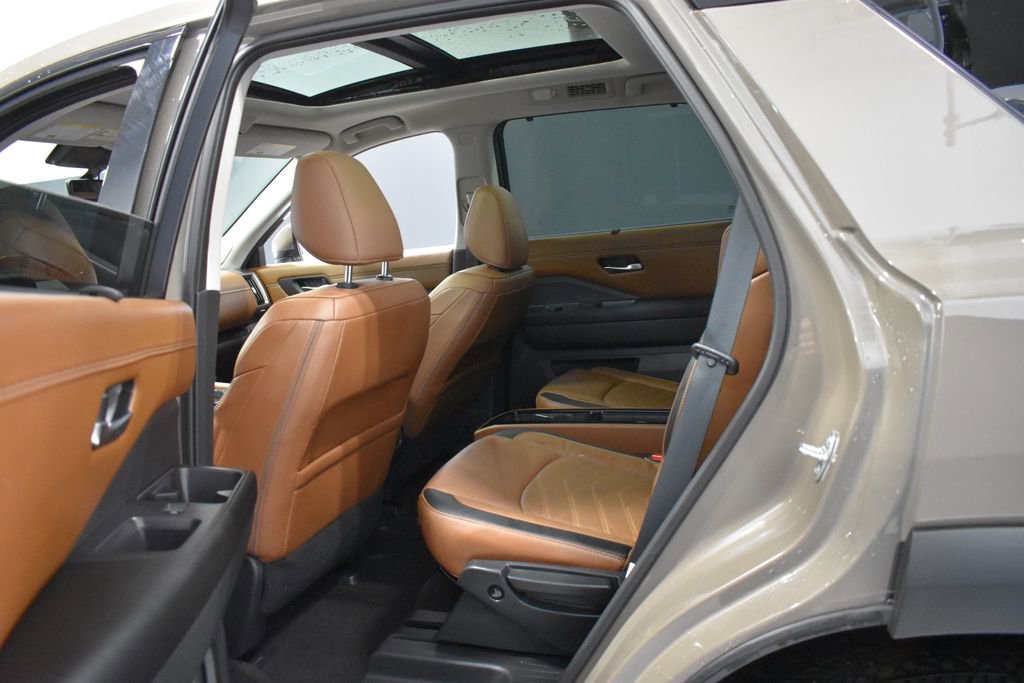 Certified 2023 Nissan Pathfinder Platinum image 34