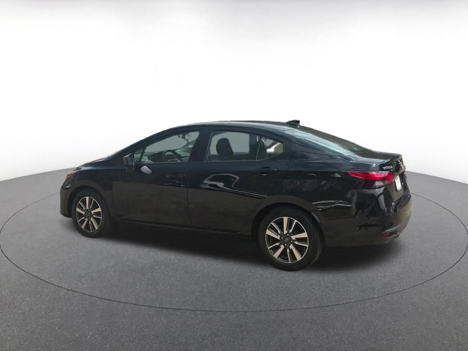 Used 2025 Nissan Versa SV FWD image 10