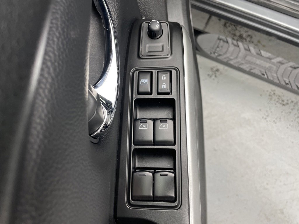 Used 2024 Nissan Titan SV image 20