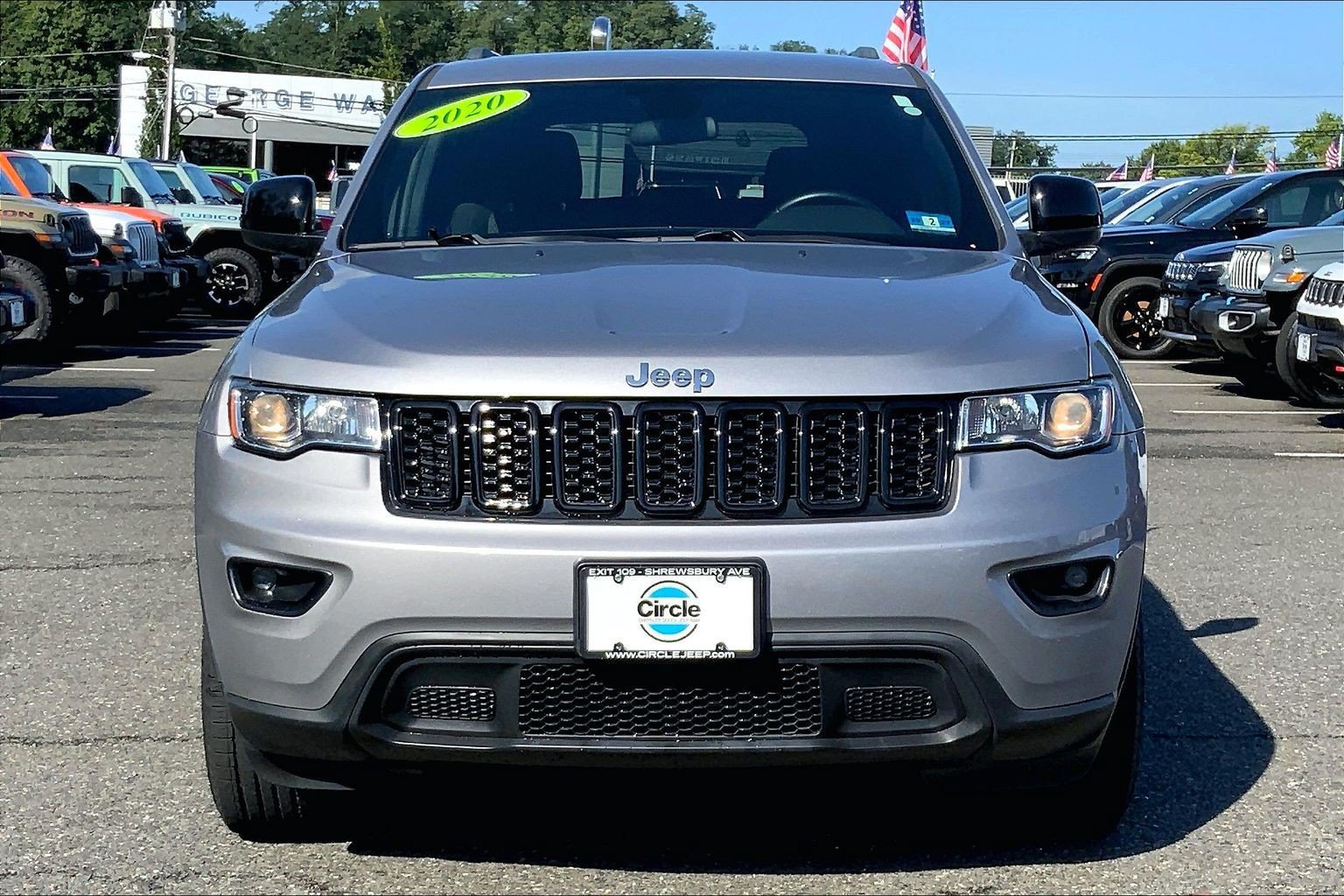 Used 2020 Jeep Grand Cherokee Laredo AWD/4WD image 3