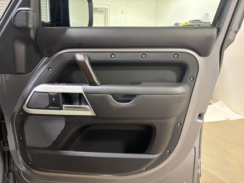 Used 2020 Land Rover Defender 110 HSE image 23