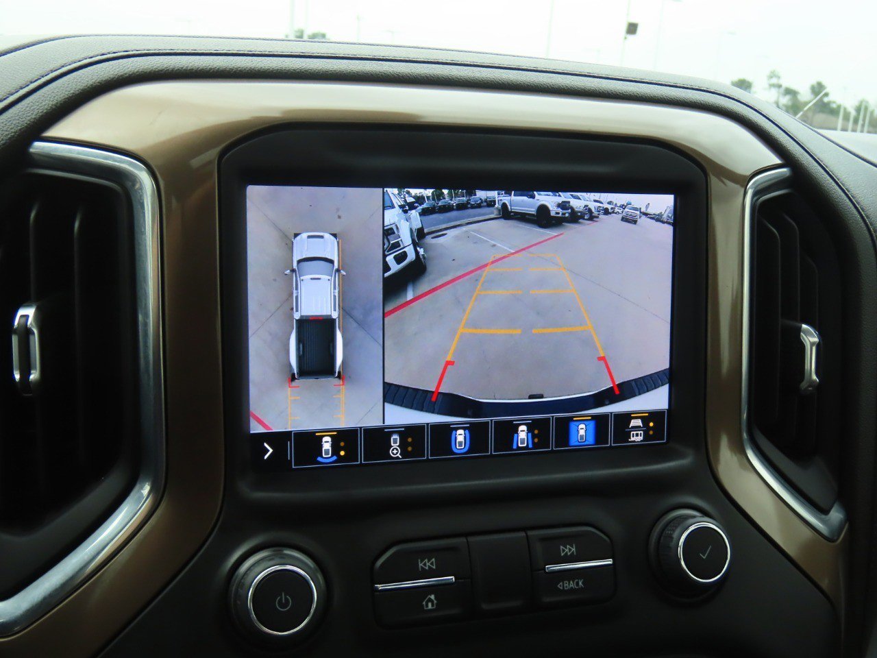 Used 2022 Chevrolet Silverado 3500 High Country w/ Technology Package image 32