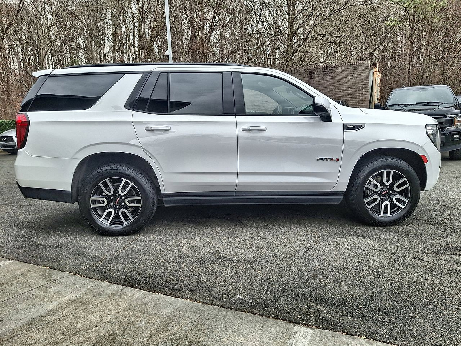 Used 2022 GMC Yukon AT4 image 8