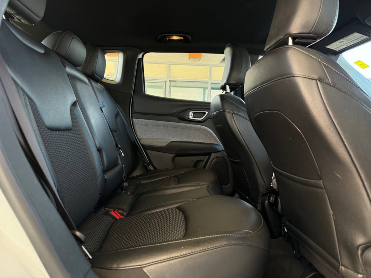 Used 2024 Jeep Compass Latitude image 16