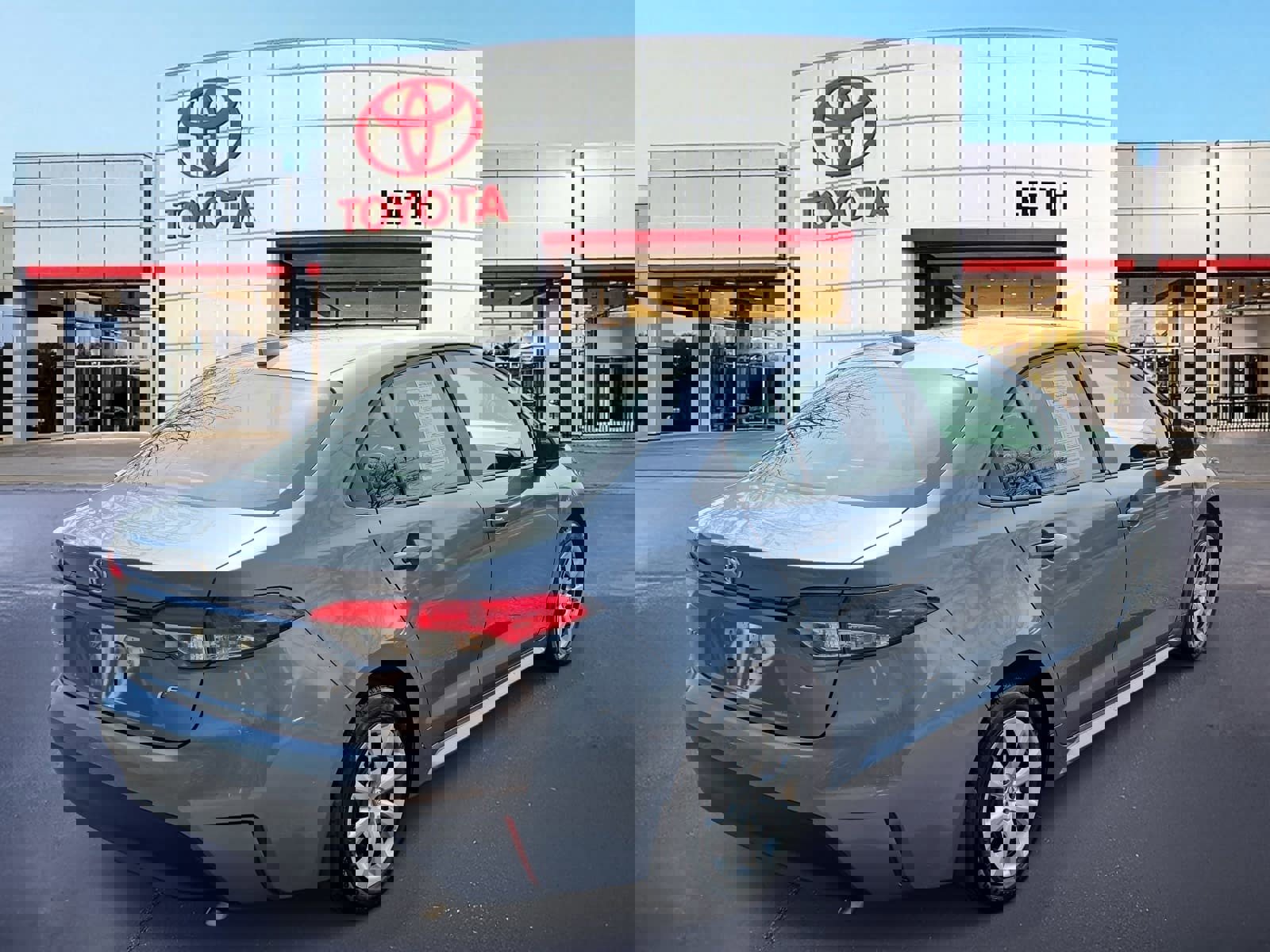 Used 2026 Toyota Corolla LE image 5