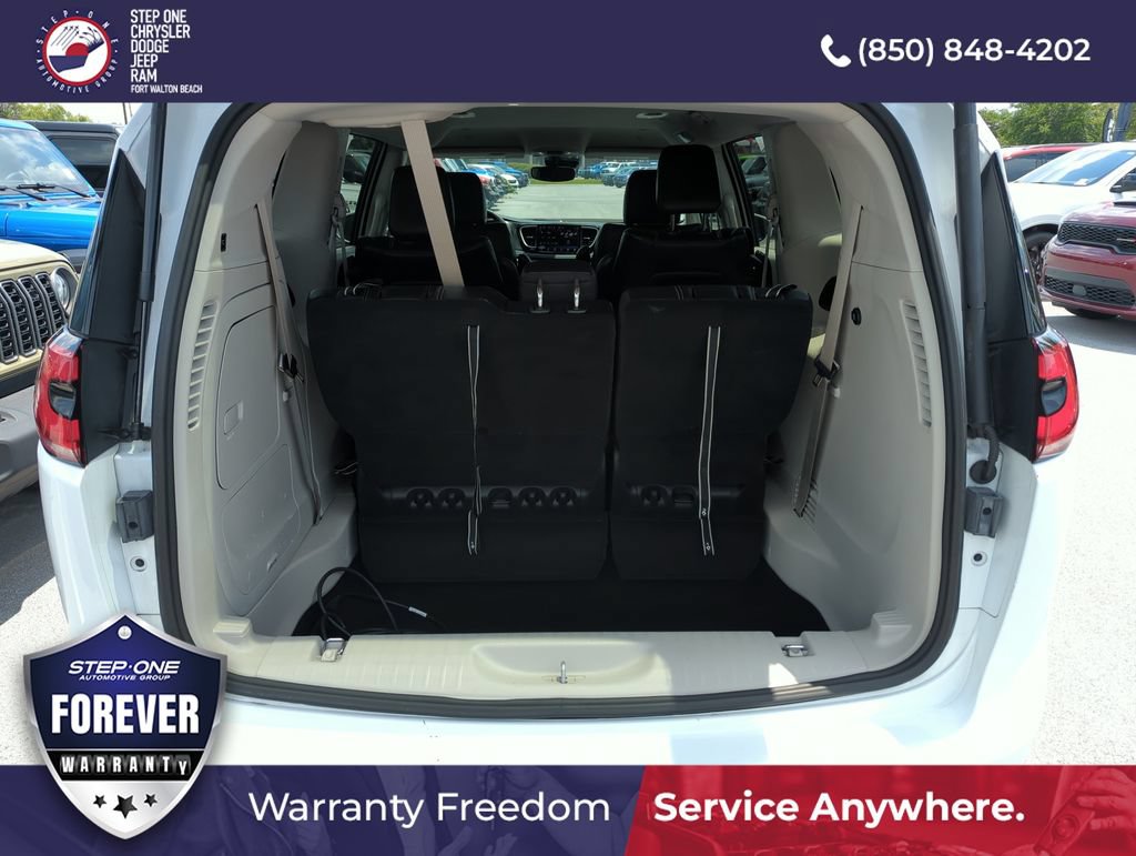 Used 2022 Chrysler Pacifica Touring-L FWD image 28
